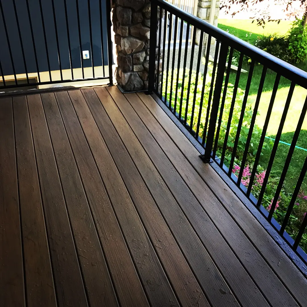 Composite deck with aluminum rail by Lamacraft