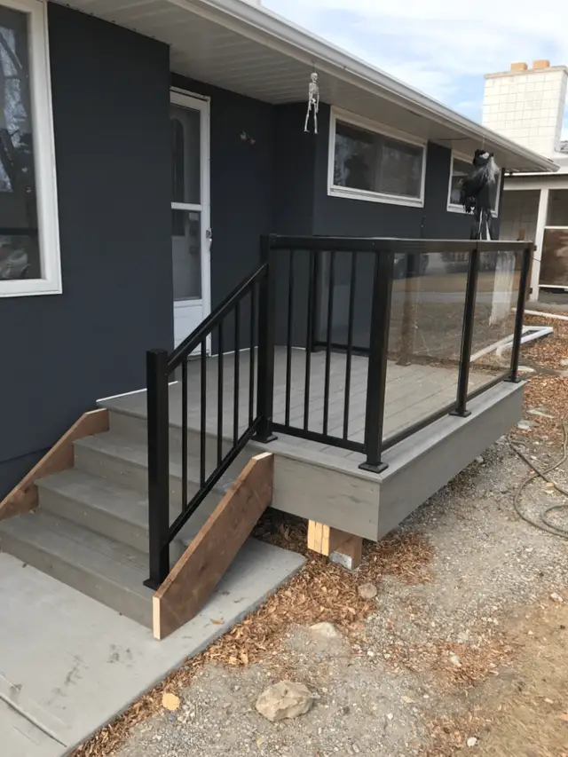 Cedar fence project by Lamacraft in Calgary